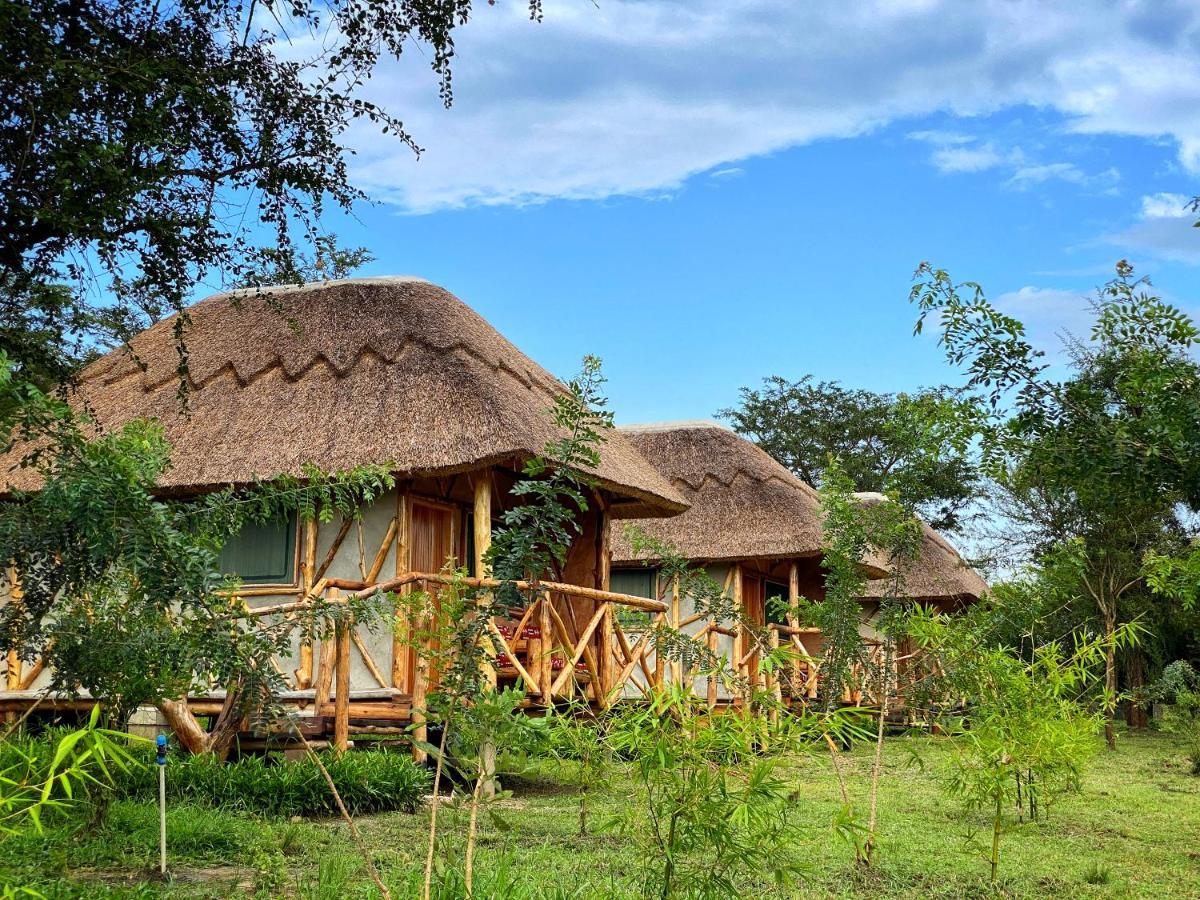 Murchison Falls Bamboo Village Paraa Exteriör bild