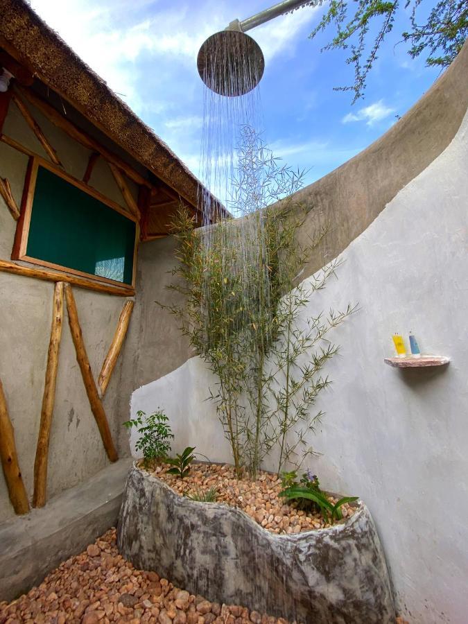 Murchison Falls Bamboo Village Paraa Exteriör bild