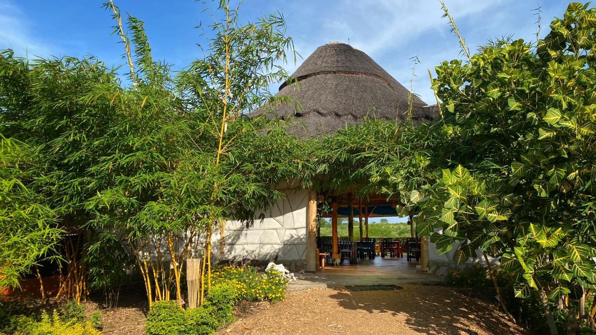 Murchison Falls Bamboo Village Paraa Exteriör bild