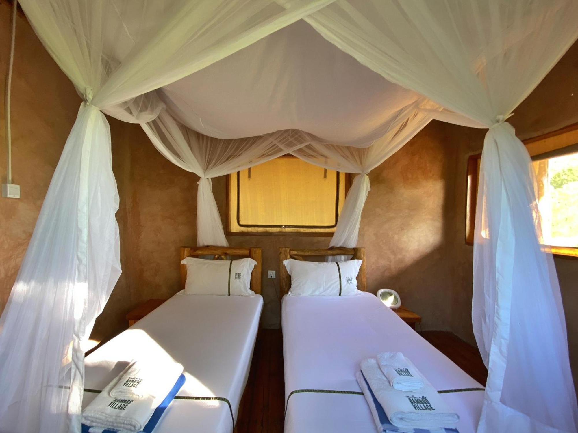 Murchison Falls Bamboo Village Paraa Exteriör bild